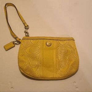 COACH WRISTLET YELLOW LEATHER 6" X 8" CLUTCH ZIPPER KEY TAG PIERCED MONOGRAM "C"